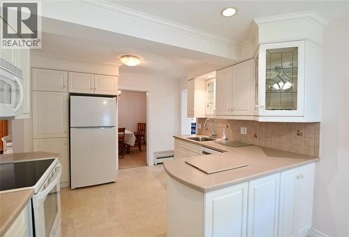 470 Maxwell Street, Sarnia, ON - Indoor Photo Showing Kitchen