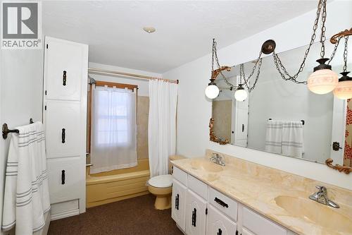 470 Maxwell Street, Sarnia, ON - Indoor Photo Showing Bathroom