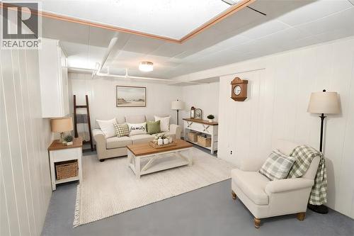 470 Maxwell Street, Sarnia, ON - Indoor Photo Showing Living Room