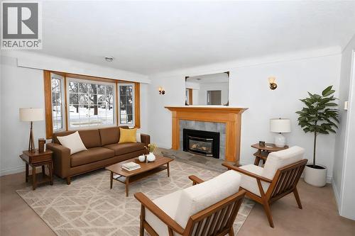 470 Maxwell Street, Sarnia, ON - Indoor Photo Showing Living Room With Fireplace