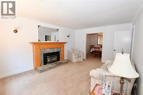 470 Maxwell Street, Sarnia, ON - Indoor Photo Showing Living Room With Fireplace