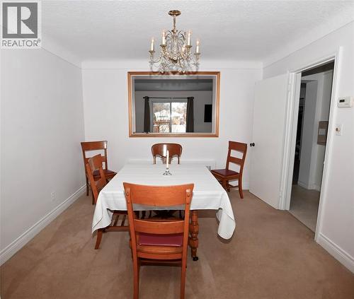 470 Maxwell Street, Sarnia, ON - Indoor Photo Showing Dining Room