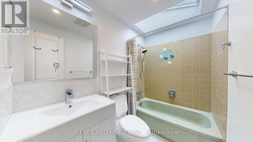 675 Seneca Hill Drive, Toronto, ON - Indoor Photo Showing Bathroom