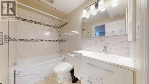 675 Seneca Hill Drive, Toronto, ON - Indoor Photo Showing Bathroom