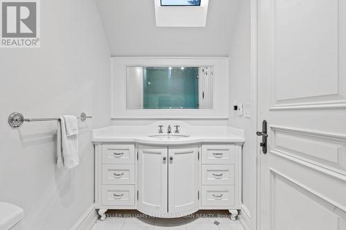 6 Bayview Wood, Toronto, ON - Indoor Photo Showing Bathroom