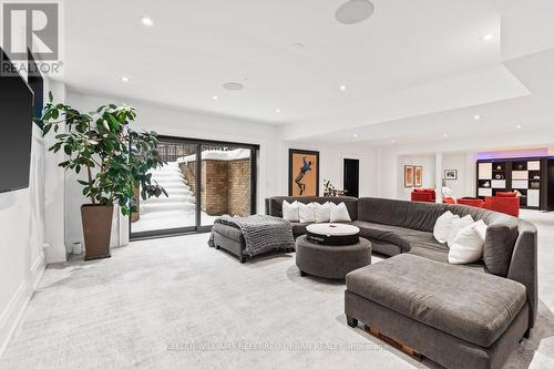 6 Bayview Wood, Toronto, ON - Indoor Photo Showing Living Room