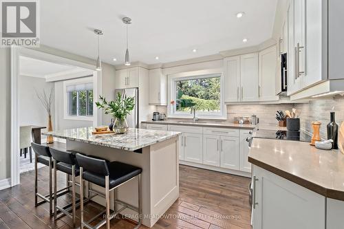 25 Hillside Drive, Halton Hills, ON - Indoor Photo Showing Kitchen With Upgraded Kitchen