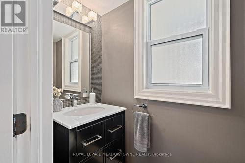 25 Hillside Drive, Halton Hills, ON - Indoor Photo Showing Bathroom
