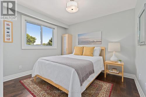25 Hillside Drive, Halton Hills, ON - Indoor Photo Showing Bedroom