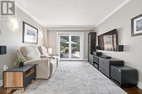 25 Hillside Drive, Halton Hills, ON - Indoor Photo Showing Living Room
