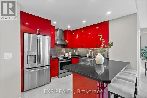 928 - 33 Cox Boulevard, Markham, ON - Indoor Photo Showing Kitchen
