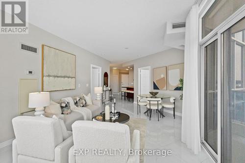 928 - 33 Cox Boulevard, Markham, ON - 