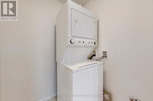 1705 - 9255 Jane Street, Vaughan, ON - Indoor Photo Showing Laundry Room