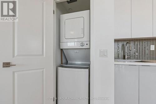 1507 - 2916 Highway 7 Road, Vaughan, ON - Indoor Photo Showing Laundry Room