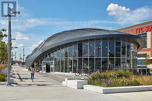 1507 - 2916 Highway 7 Road, Vaughan, ON - Outdoor