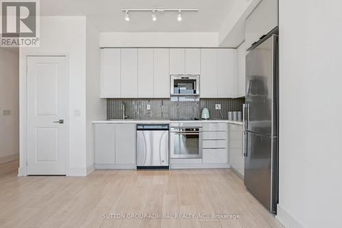 1507 - 2916 Highway 7 Road, Vaughan, ON - Indoor Photo Showing Kitchen