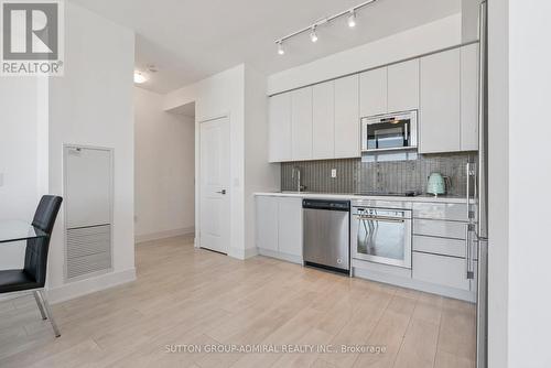 1507 - 2916 Highway 7 Road, Vaughan, ON - Indoor Photo Showing Kitchen With Stainless Steel Kitchen