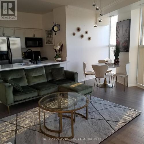 801 - 2067 Lake Shore Boulevard W, Toronto, ON - Indoor Photo Showing Living Room