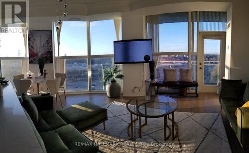 801 - 2067 Lake Shore Boulevard W, Toronto, ON - Indoor Photo Showing Living Room