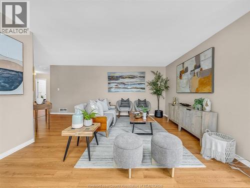 22 Golfway Drive, Essex, ON - Indoor Photo Showing Living Room