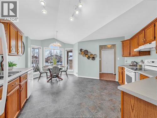 22 Golfway Drive, Essex, ON - Indoor Photo Showing Kitchen