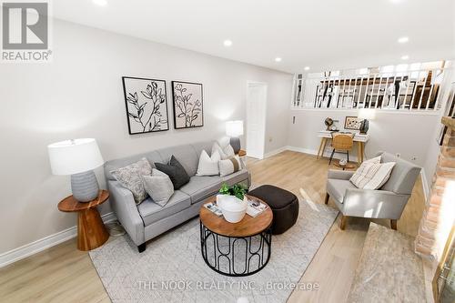 629 Capilano Crescent, Oshawa (Donevan), ON - Indoor Photo Showing Living Room