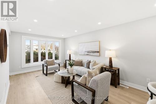 629 Capilano Crescent, Oshawa (Donevan), ON - Indoor Photo Showing Living Room