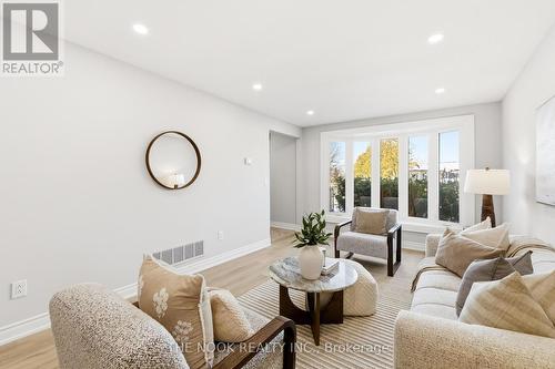 629 Capilano Crescent, Oshawa (Donevan), ON - Indoor Photo Showing Living Room