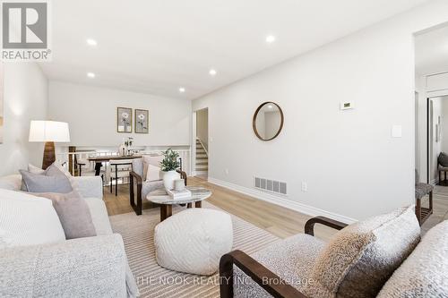 629 Capilano Crescent, Oshawa (Donevan), ON - Indoor Photo Showing Living Room