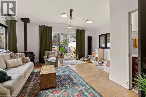 104 S Garfield Avenue S, Hamilton, ON - Indoor Photo Showing Living Room
