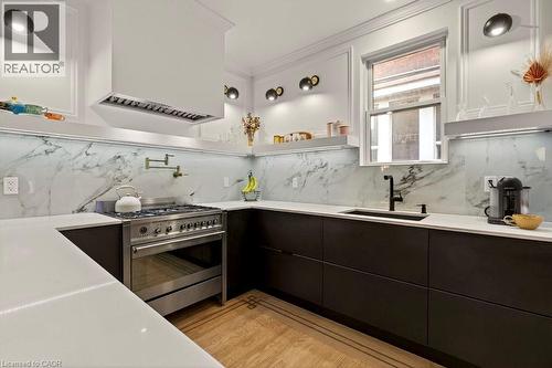 104 Garfield Avenue S, Hamilton, ON - Indoor Photo Showing Kitchen