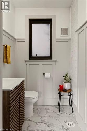 104 Garfield Avenue S, Hamilton, ON - Indoor Photo Showing Bathroom