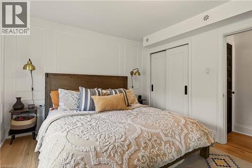 104 Garfield Avenue S, Hamilton, ON - Indoor Photo Showing Bedroom