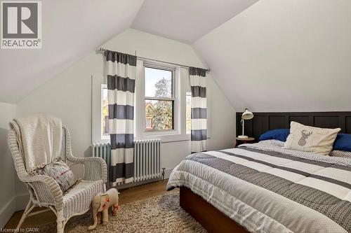 104 Garfield Avenue S, Hamilton, ON - Indoor Photo Showing Bedroom