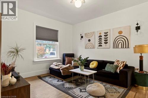 104 S Garfield Avenue S, Hamilton, ON - Indoor Photo Showing Living Room