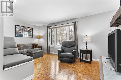 959 Bathurst 6 Concession, Tay Valley, ON - Indoor Photo Showing Living Room