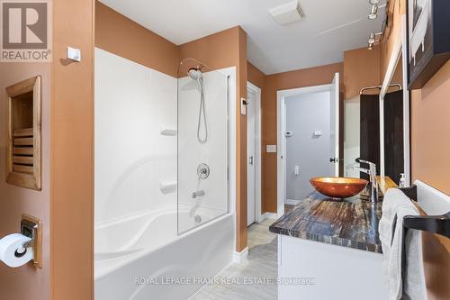 959 Bathurst 6 Concession, Tay Valley, ON - Indoor Photo Showing Bathroom