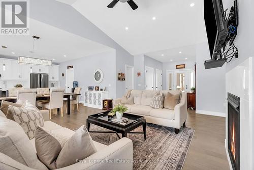 706183 County Rd 21, Mulmur, ON - Indoor Photo Showing Living Room
