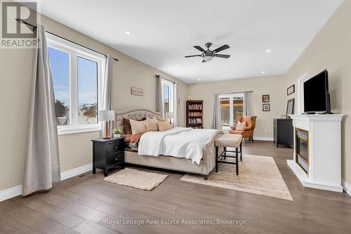 706183 County Rd 21, Mulmur, ON - Indoor Photo Showing Bedroom