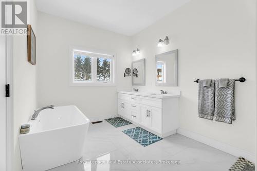706183 County Rd 21, Mulmur, ON - Indoor Photo Showing Bathroom