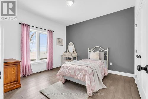 706183 County Rd 21, Mulmur, ON - Indoor Photo Showing Bedroom