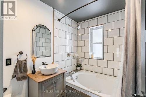79 Wood Street, Brantford, ON - Indoor Photo Showing Bathroom