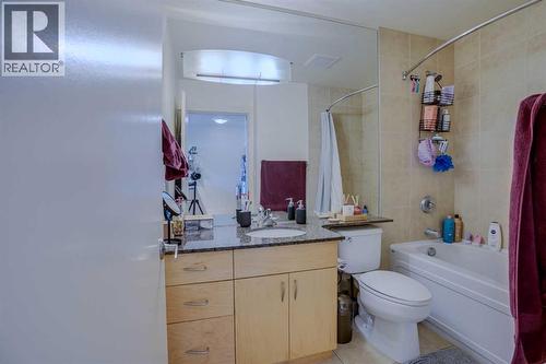 101, 8710 Horton Road Sw, Calgary, AB - Indoor Photo Showing Bathroom