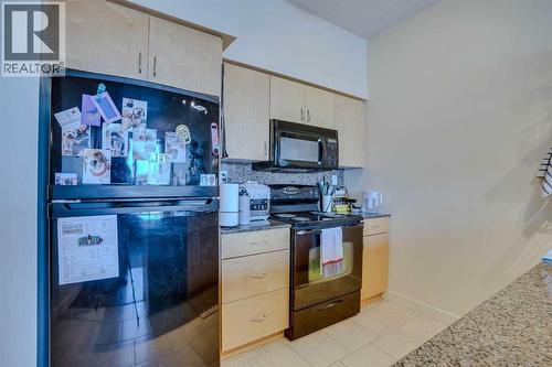 101, 8710 Horton Road Sw, Calgary, AB - Indoor Photo Showing Kitchen