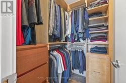Walk-in closet - 
