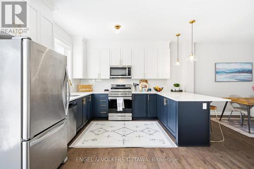 207 Argonaut Circle, Ottawa, ON - Indoor Photo Showing Kitchen With Upgraded Kitchen