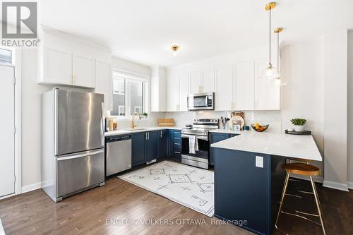 207 Argonaut Circle, Ottawa, ON - Indoor Photo Showing Kitchen With Upgraded Kitchen