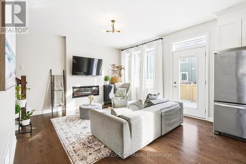 207 Argonaut Circle, Ottawa, ON - Indoor Photo Showing Living Room With Fireplace