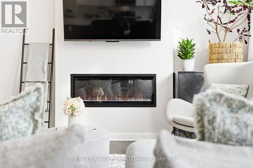 207 Argonaut Circle, Ottawa, ON - Indoor Photo Showing Living Room With Fireplace