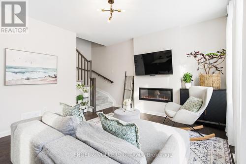 207 Argonaut Circle, Ottawa, ON - Indoor Photo Showing Living Room With Fireplace